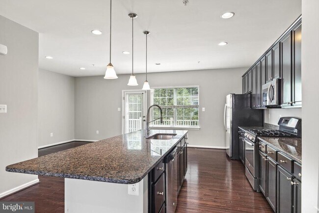 Foto del edificio - 7814 River Rock Way
