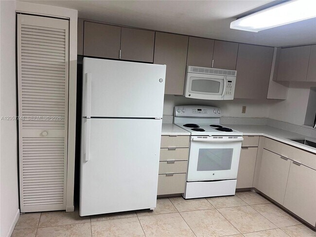 Foto del edificio - 9777 Westview Dr