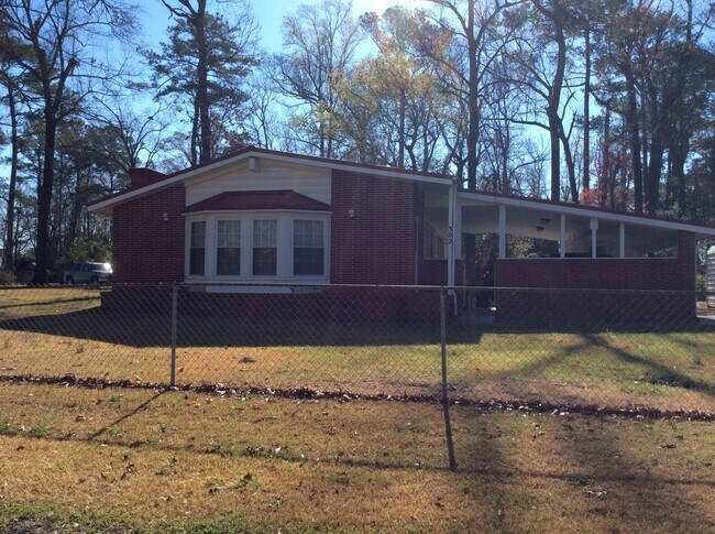 Foto del edificio - Classic Brick Ranch Style Home