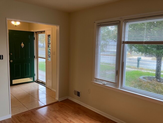 Building Photo - 154 Bayshore Dr