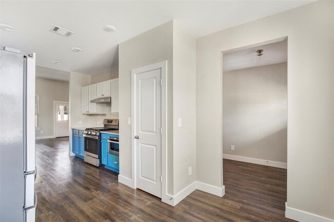 Foto del edificio - 423 Black Walnut Dr