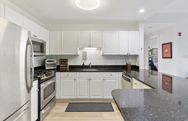 Foto del edificio - 614 Pond St