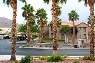 Building Photo - 2110 Los Feliz St