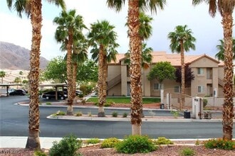 Building Photo - 2110 Los Feliz St