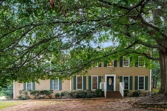 Building Photo - 2481 Meadowglen Trail