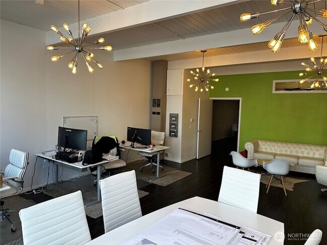 Foto del edificio - 447 SW 152nd St
