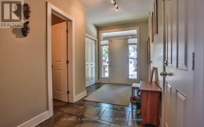 Building Photo - 158 Marlborough Ave