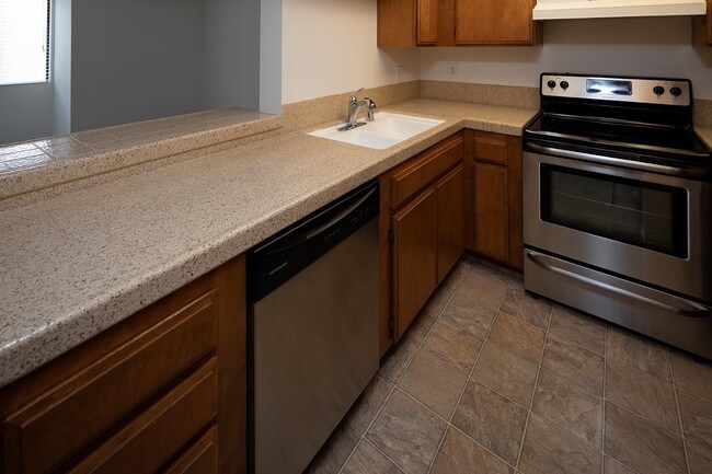 Building Photo - 1 Bedroom w/ W/D & Parking - MOVE-IN SPECIAL!