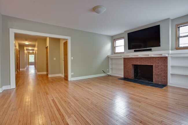 Building Photo - 5419 S Hyde Park Blvd