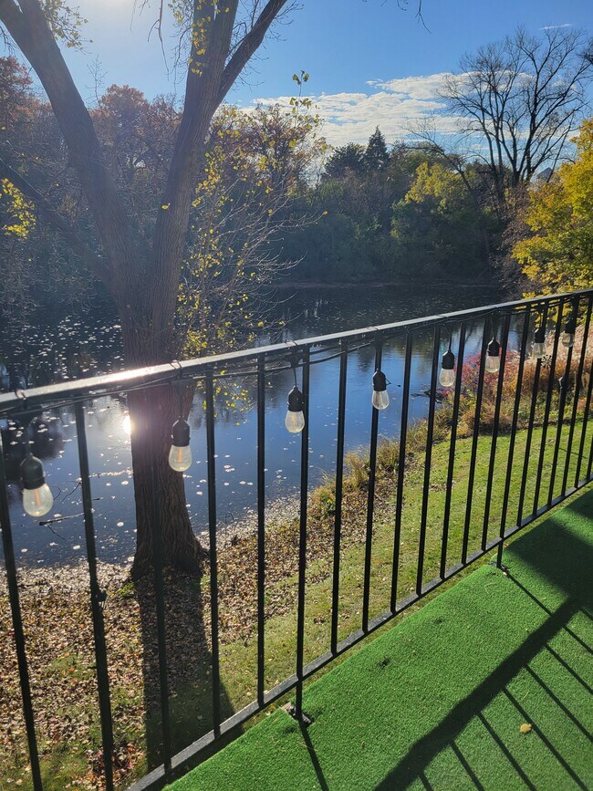 Vista al estanque privado - 4575 W 80th Street Cir