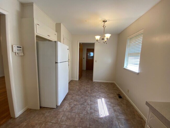 Foto del edificio - LARGE | 3 Bed | 2 Bath | Midtown Tulsa