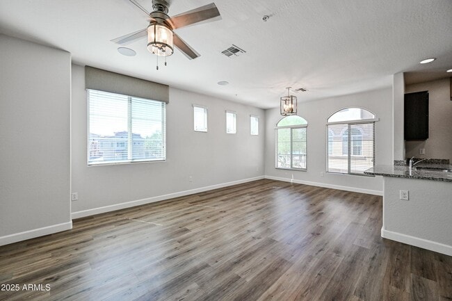 Building Photo - 240 W Juniper Ave