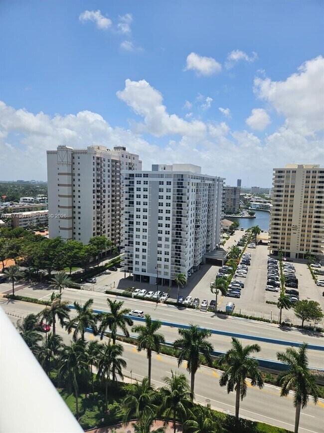 Foto del edificio - 1850 S Ocean Dr