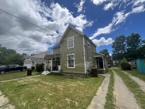 Building Photo - 136 Centennial St