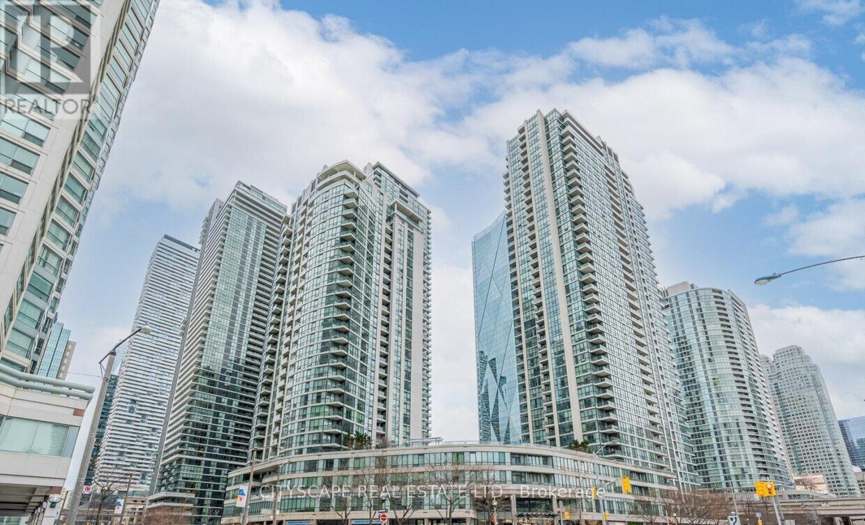 Primary Photo - 16 G-2716 Yonge St