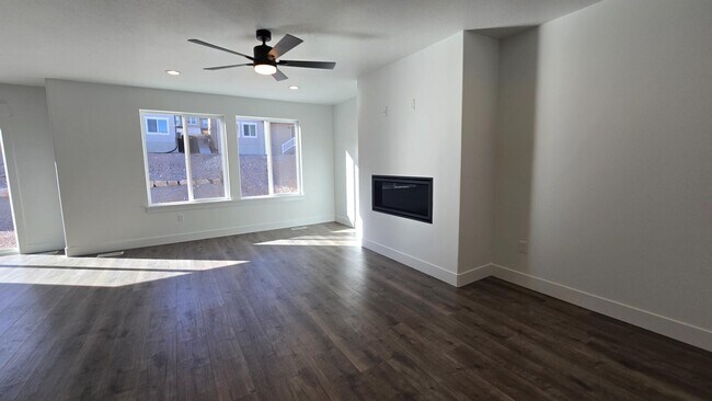 Foto del edificio - 687 Boseman Wy