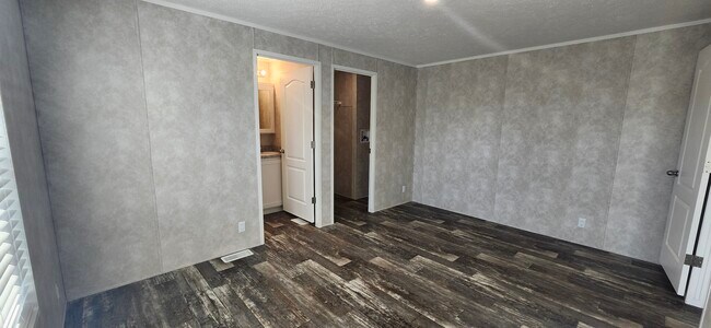 Foto del edificio - 5425 Valley Dr