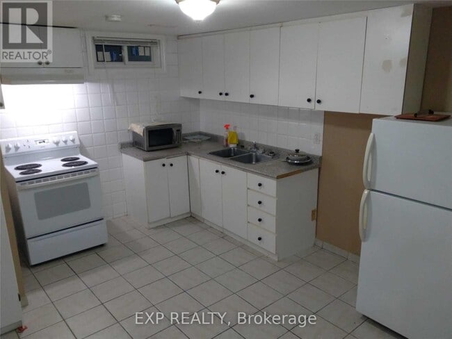Building Photo - 3690 Ellengale Dr