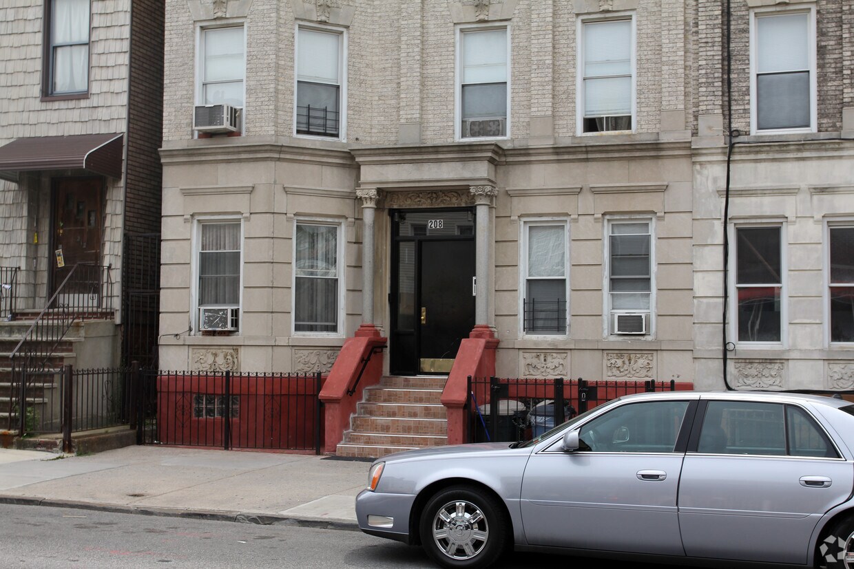 Building Photo - 208 Sumpter St