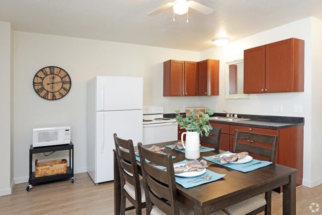 Building Photo - 1506 Cherry Creek Dr