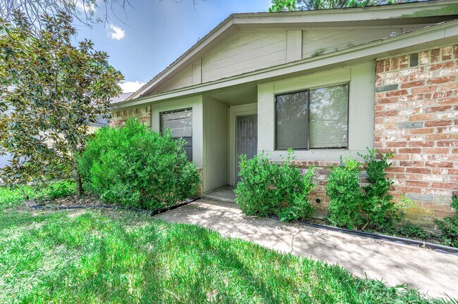 Foto del edificio - 17035 Seven Pines Dr