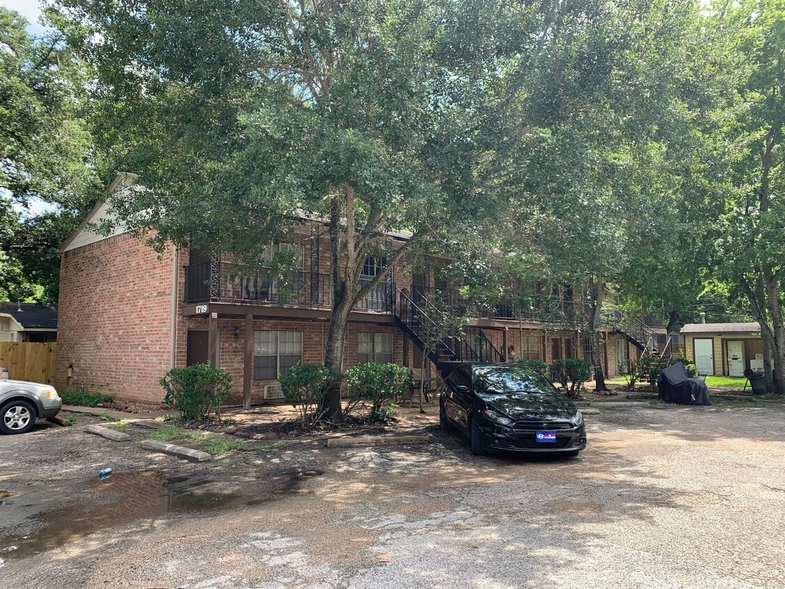 Primary Photo - 1719 6th Street Apartments