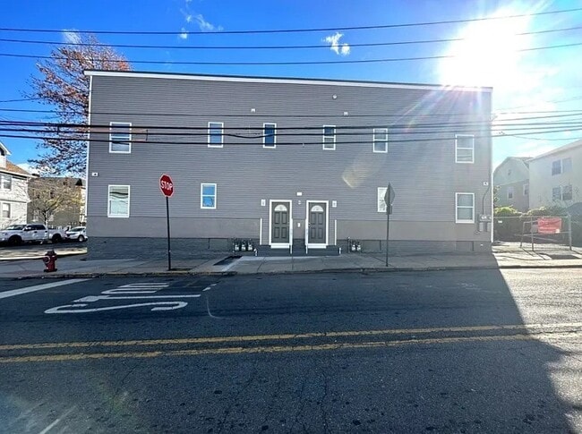 Building Photo - 558 Court St