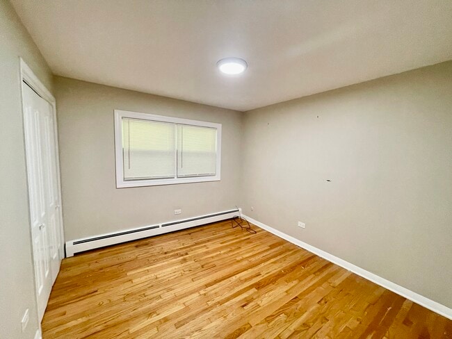 Building Photo - 5158 N Elston Ave