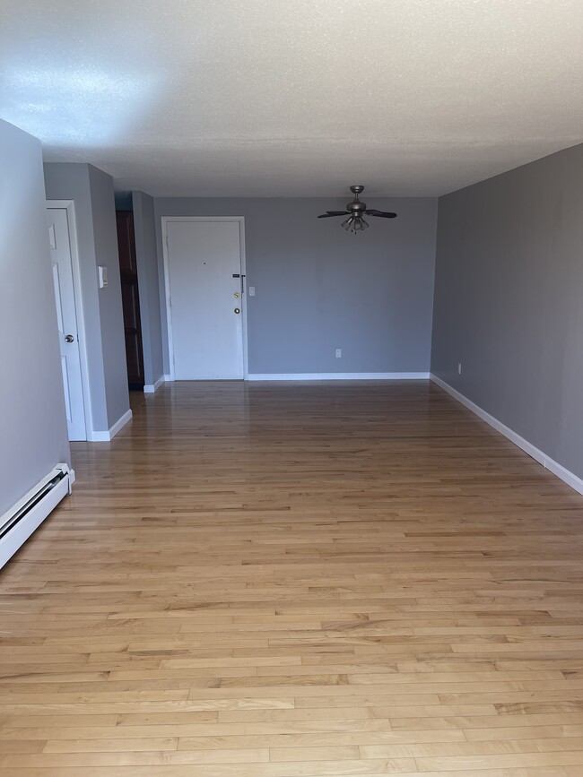 Foto del edificio - 124 Mammoth Rd