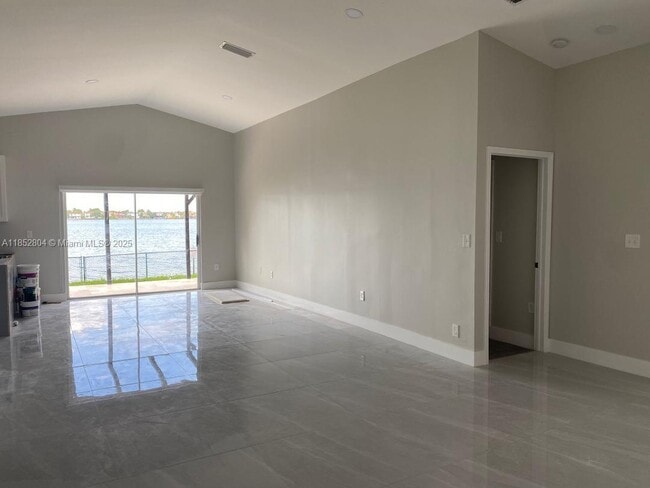 Foto del edificio - 880 NW 123rd Ct