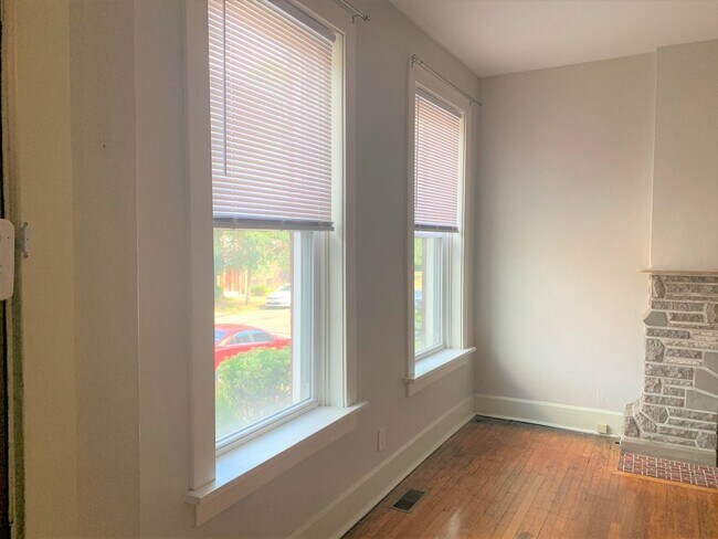 Foto del edificio - 1077 S Taylor Ave