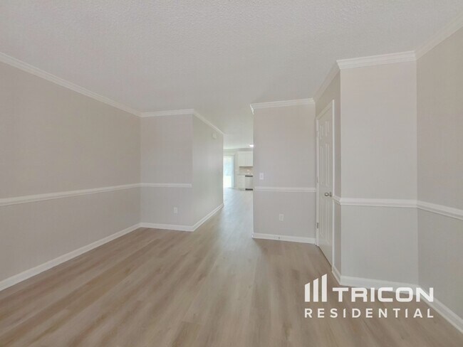 Foto del edificio - 235 Drooping Leaf Ln