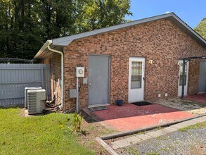 Building Photo - 3993-3997 Valley Dr