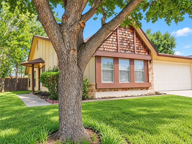Foto del edificio - 4 Bedroom Home in Heritage Farms with Fireplace, Covered Patio and 2 Car Garage