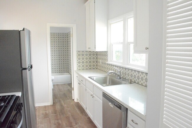 Foto del edificio - 2543 S Burnside Ave