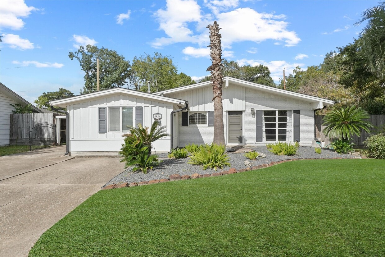 Primary Photo - 4414 Gardendale Dr