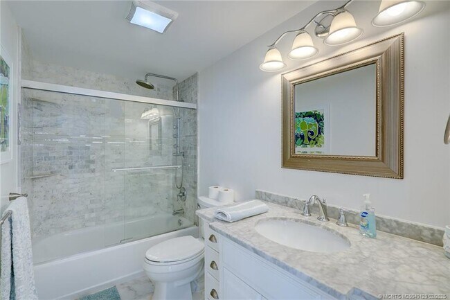 Foto del edificio - 1289 NE Ocean Blvd