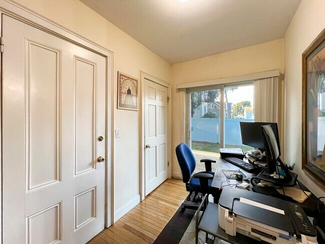 Foto del edificio - 12 Sycamore Rd