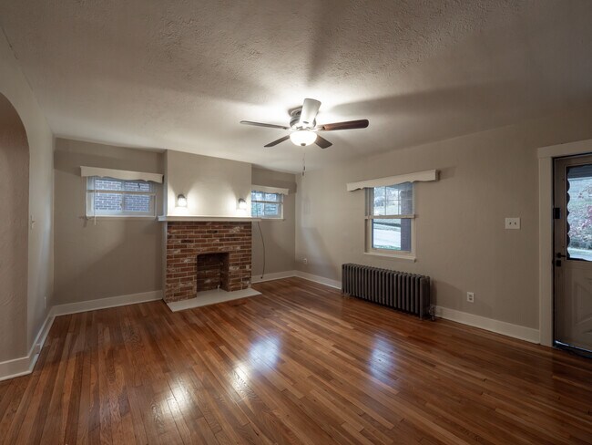 Building Photo - 514 McCully St