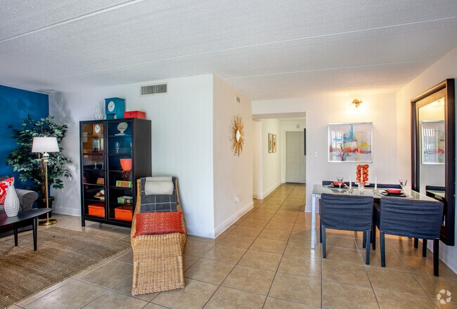 Galley A2 - 1HAB, 1BA - 750 ft² - Comedor/sala de estar - Nautica Apartments