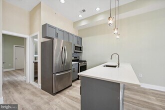 Building Photo - 2024 E Fletcher St