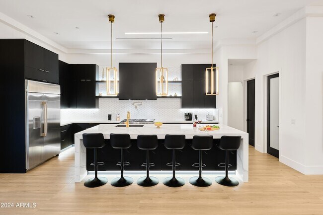 Foto del edificio - 7707 E 3rd St