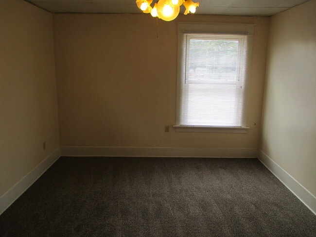 Foto del edificio - 1318 E 9th St