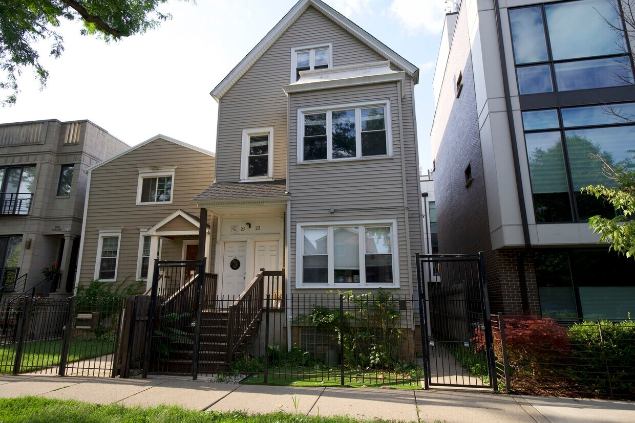 Building Photo - 2522 W Cortland St