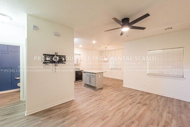 Foto del edificio - 766 W Breeze Cove