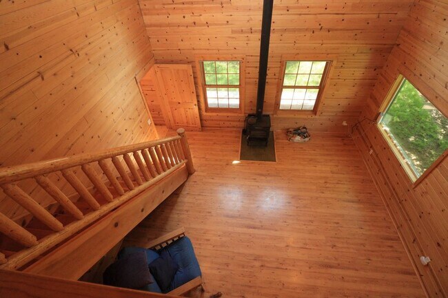 Building Photo - Beautiful Cabin in the DRW