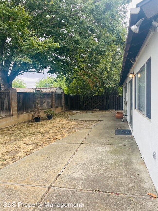 Building Photo - 4 br, 2 bath House - 4940 Dewey Dr.