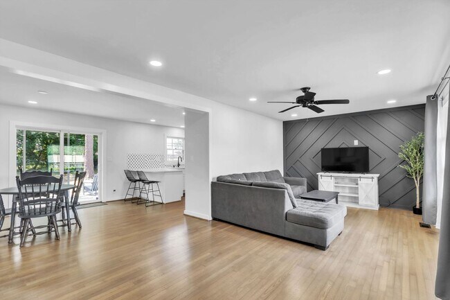 Foto del edificio - Updated 3 Bedroom, 2 Bath Home – Minutes from Fort Bragg!