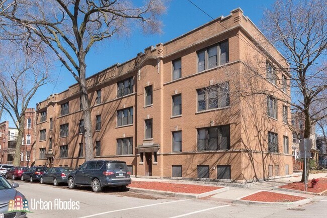 Building Photo - 3635 N Wolcott Ave