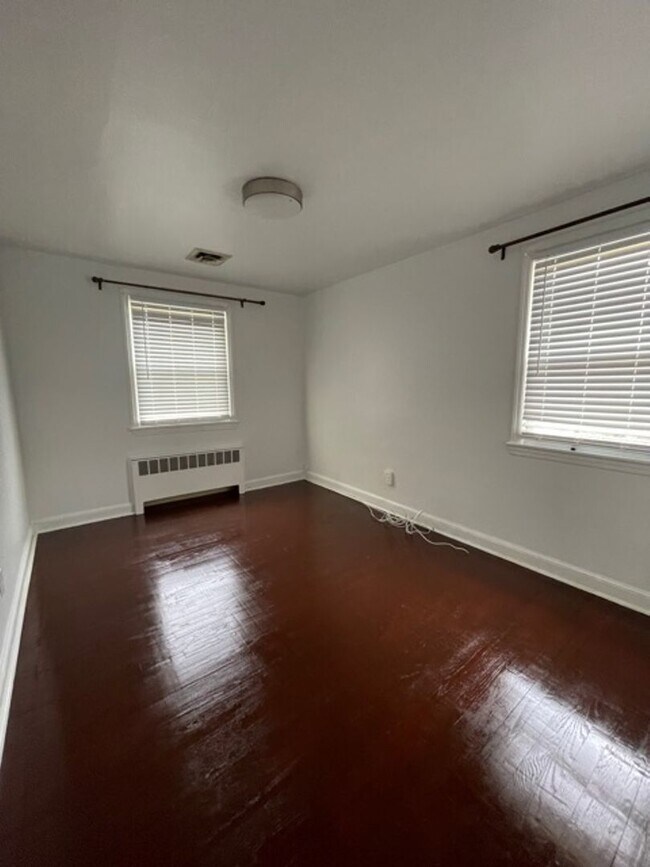 Building Photo - SINGLE FAMILY HOME IN SILVER SPRING